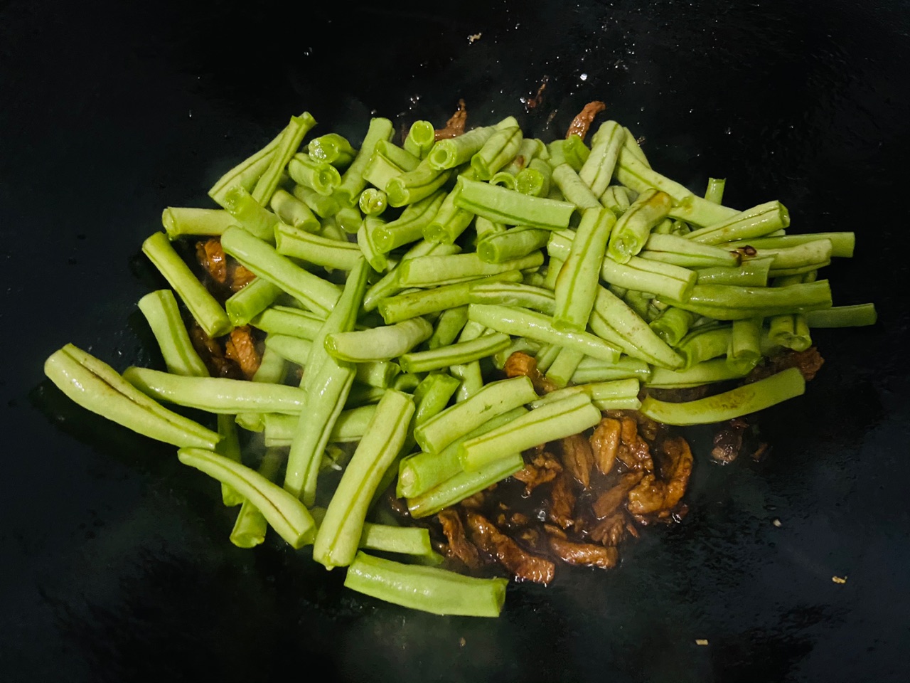 猪肉四季豆洋葱闷面