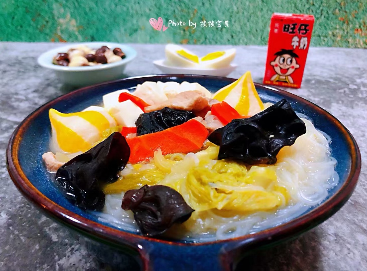 猪肉白菜海胆丸豆腐粉丝汤