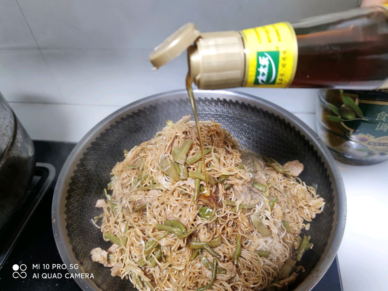 猪肉豆角蒸面条