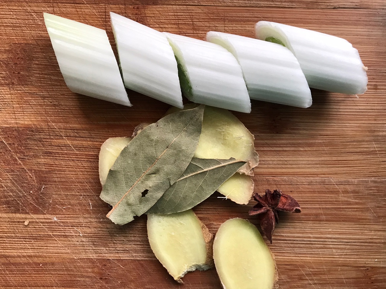 猪肉韭菜馅水饺