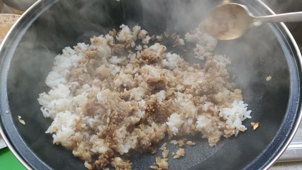 主食~蒜香酱炒饭~极简料理