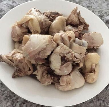 竹荪炖排骨鸡汤的做法