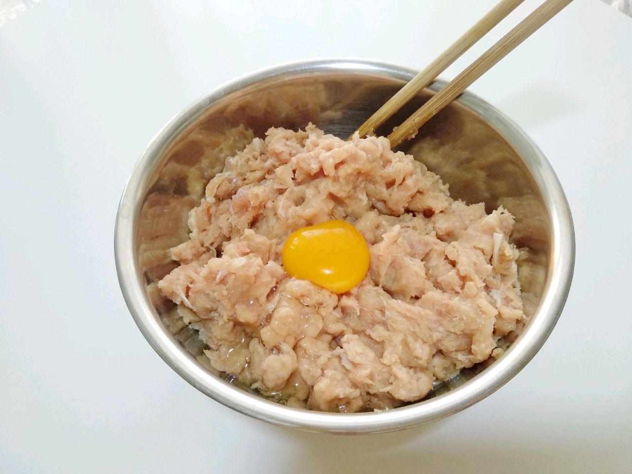 竹荪马蹄酿鸡腿肉