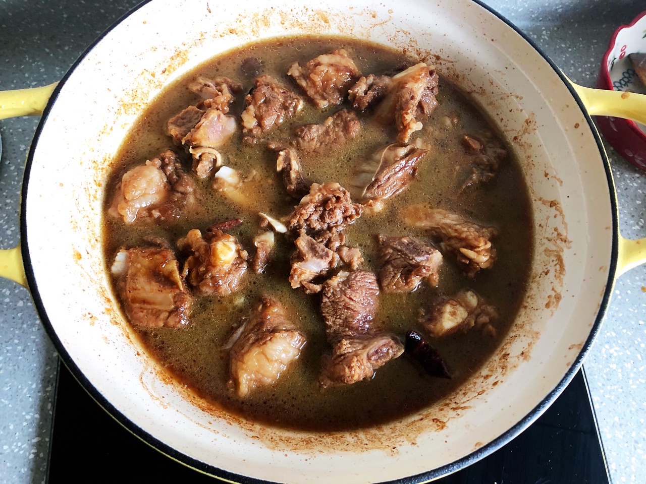 铸铁锅烧排骨