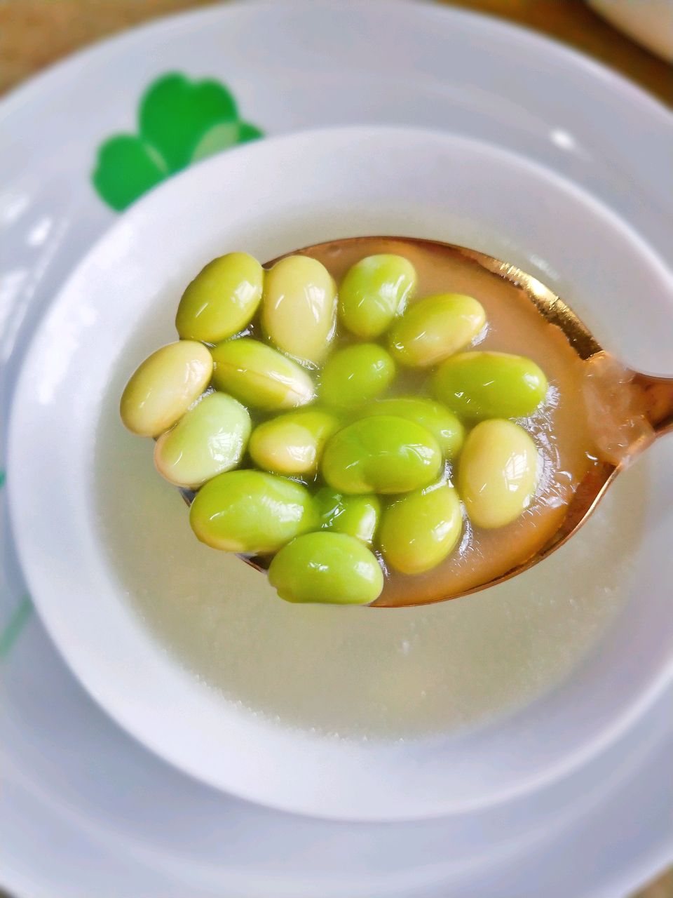 猪头骨炖鲜黄豆汤