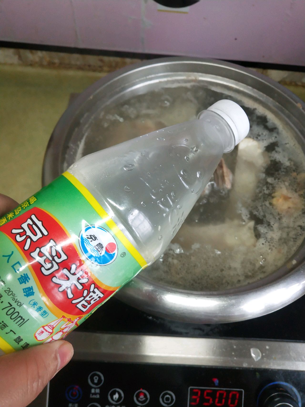 猪头骨炖鲜黄豆汤