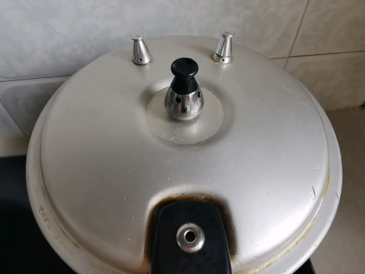 滋补暖身花生炖猪蹄