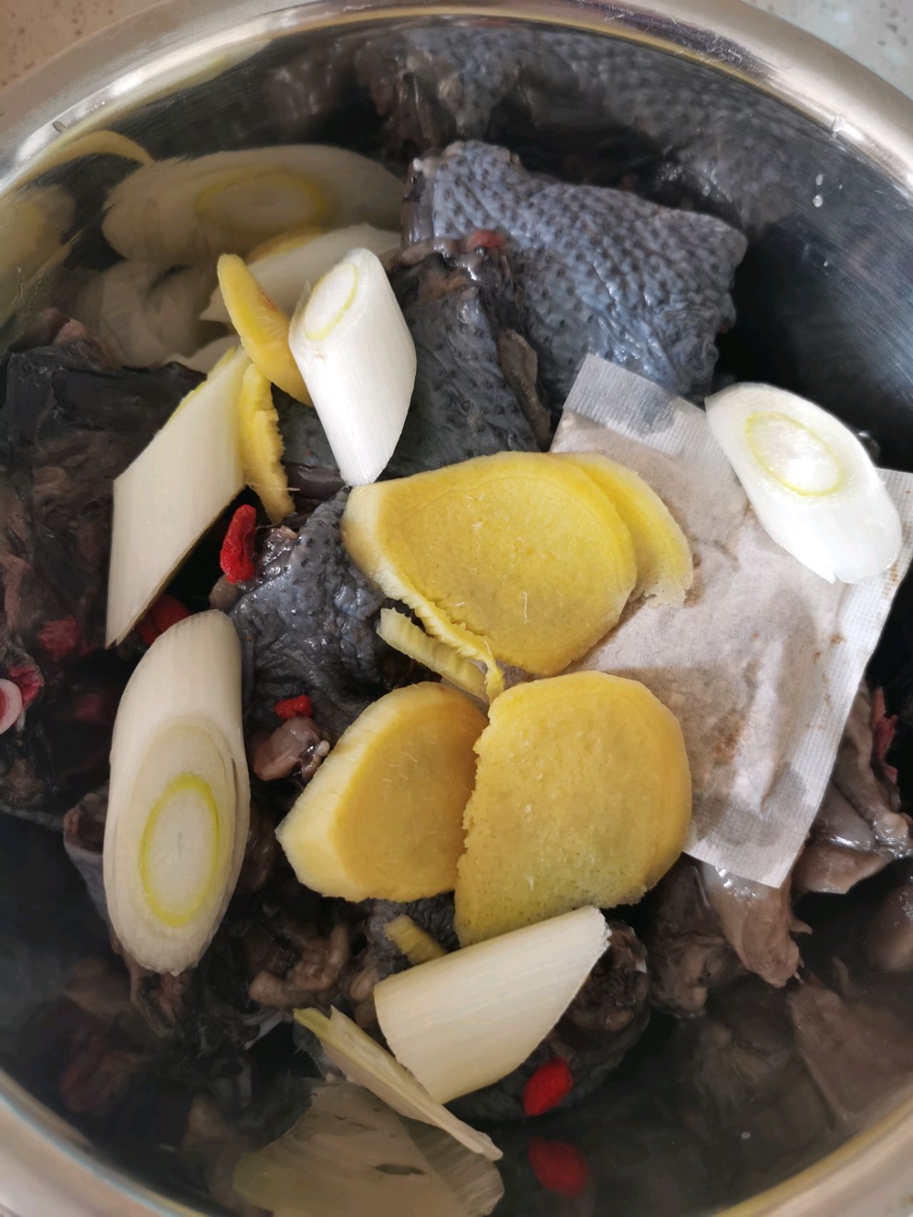 滋补乌鸡汤