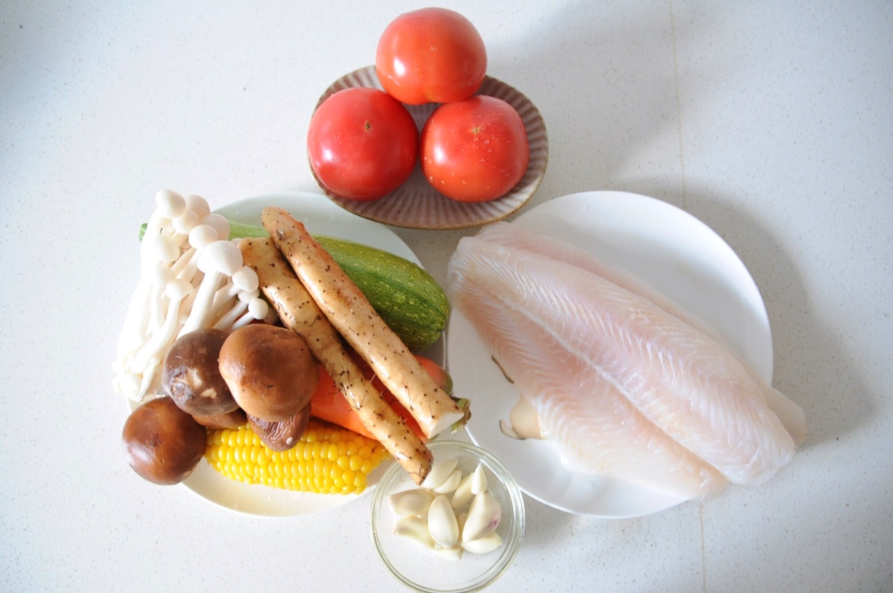 滋补养生必备-番茄龙利鱼时蔬煲