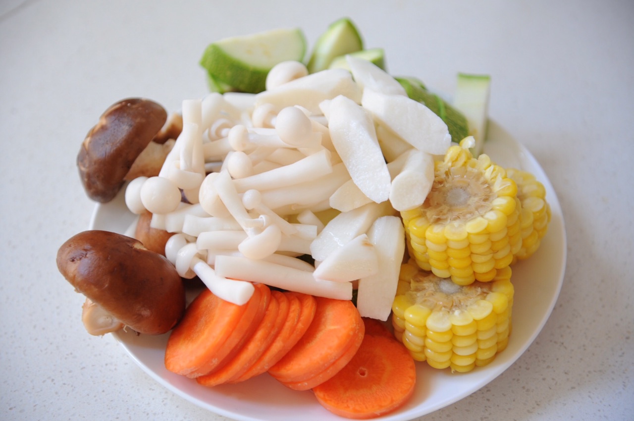 滋补养生必备-番茄龙利鱼时蔬煲