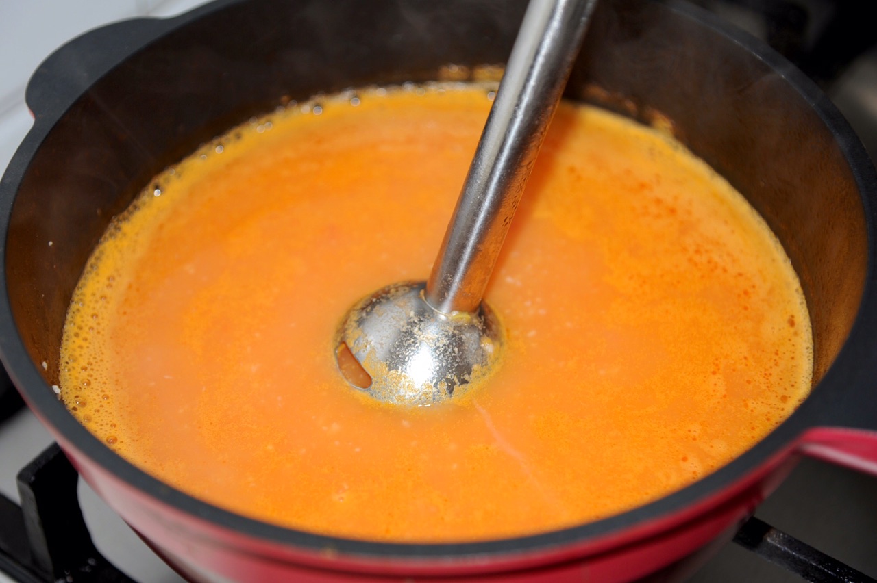 滋补养生必备-番茄龙利鱼时蔬煲