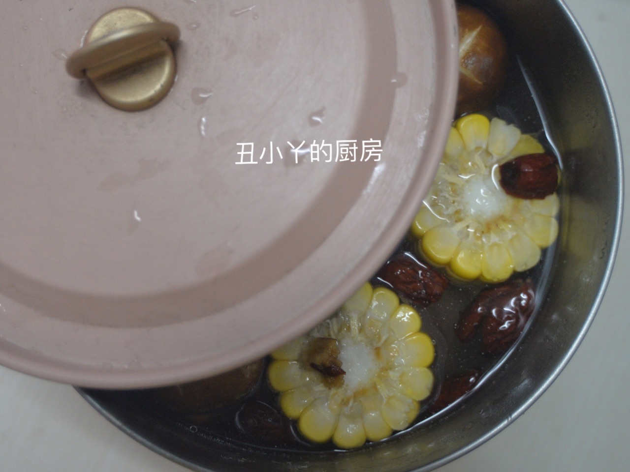 滋补养胃 玉米排骨汤