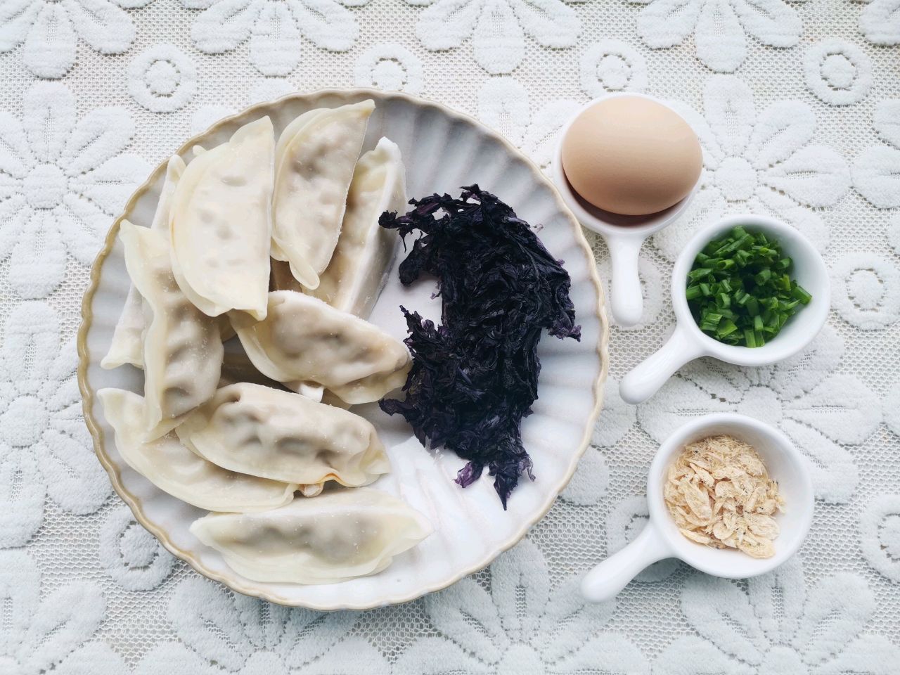 紫菜虾米鲜汤饺