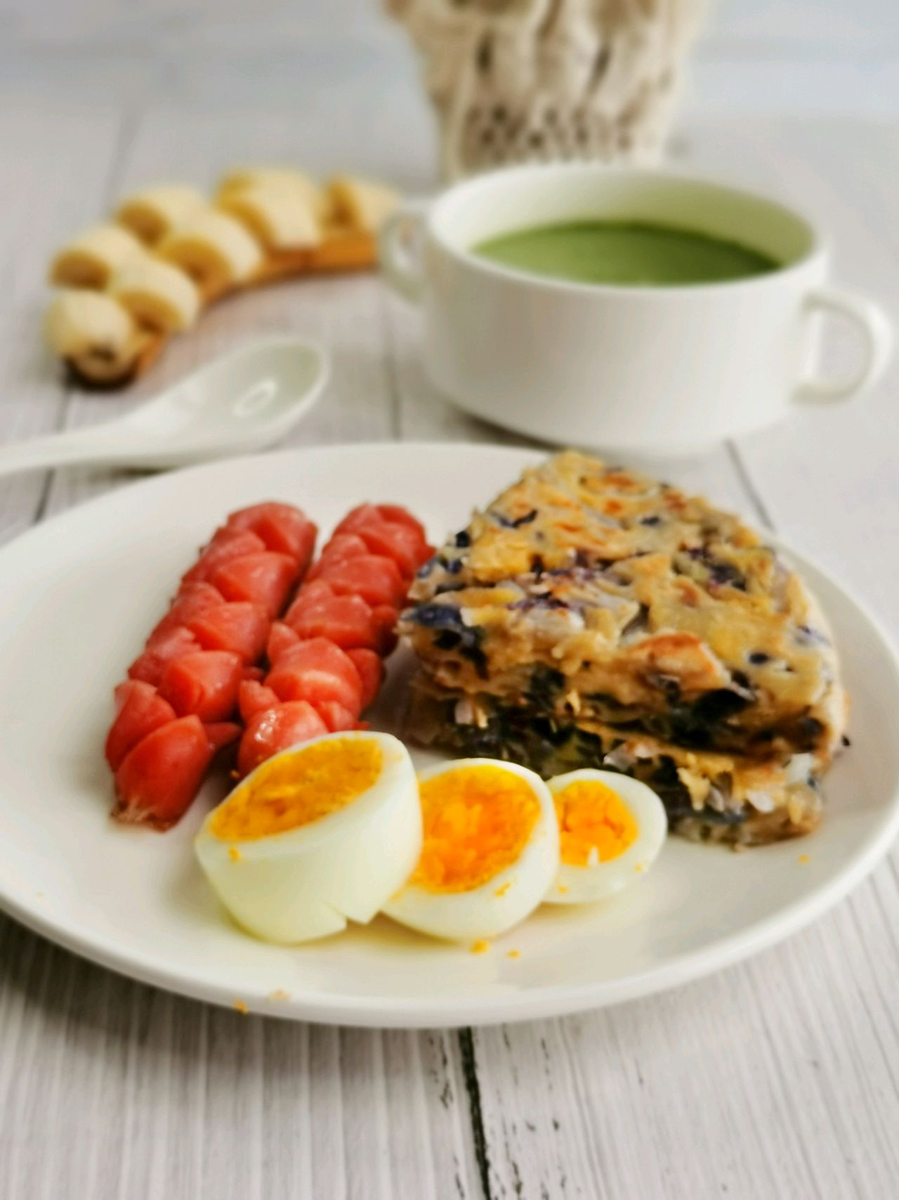 紫甘蓝萝卜丝鸡蛋饼