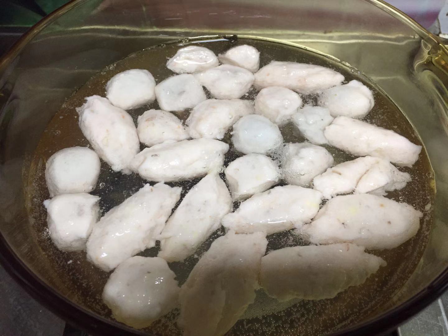 自己在家吃火锅，做法简单的—番茄火锅汤底