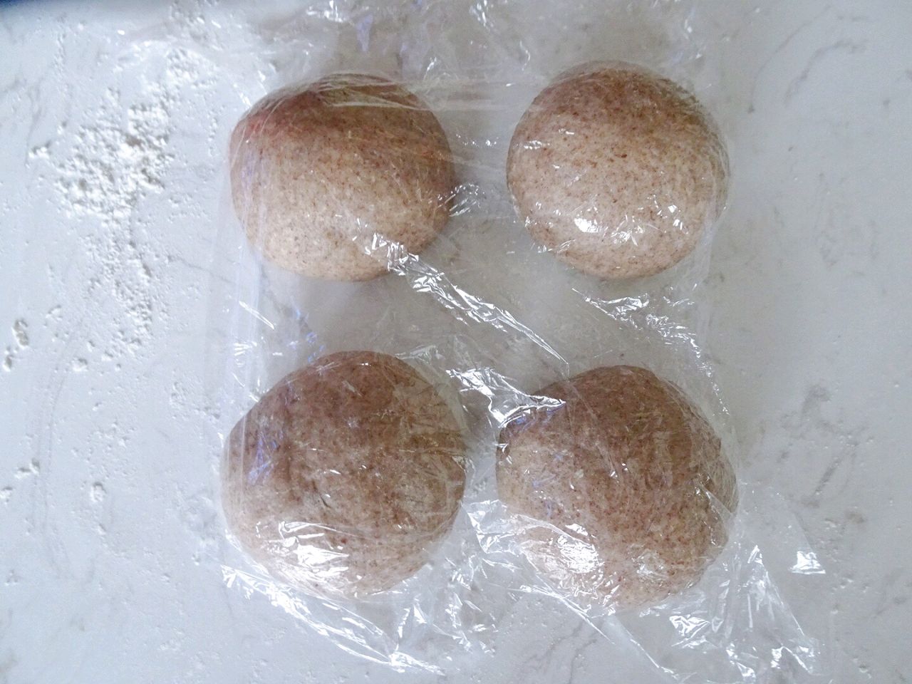 紫薯黑全麦面包