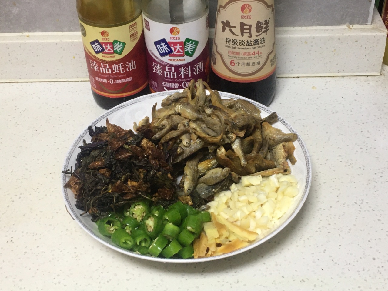 紫苏炒小鱼干