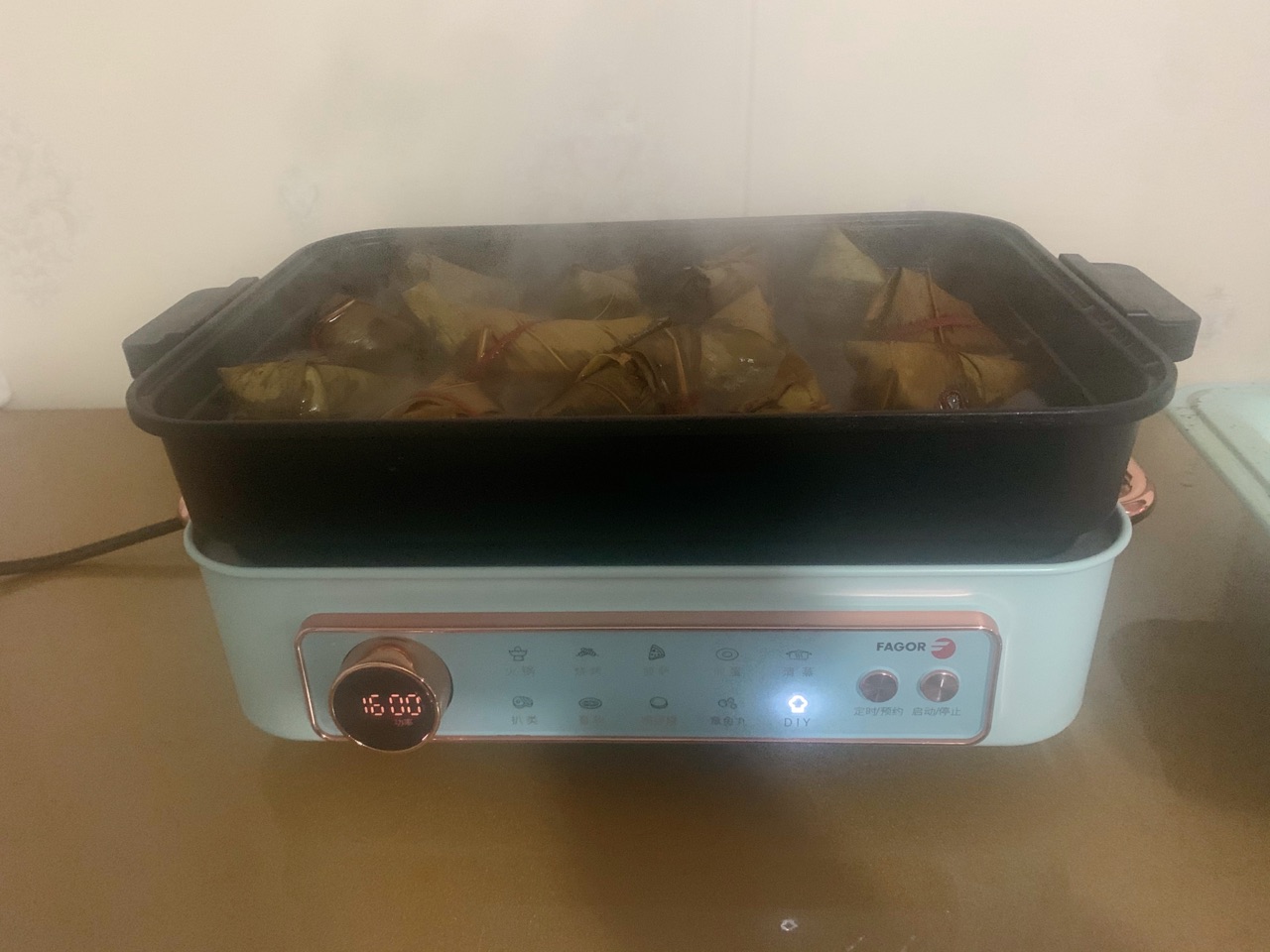 自制板栗猪肉粽子，好吃到舔手指