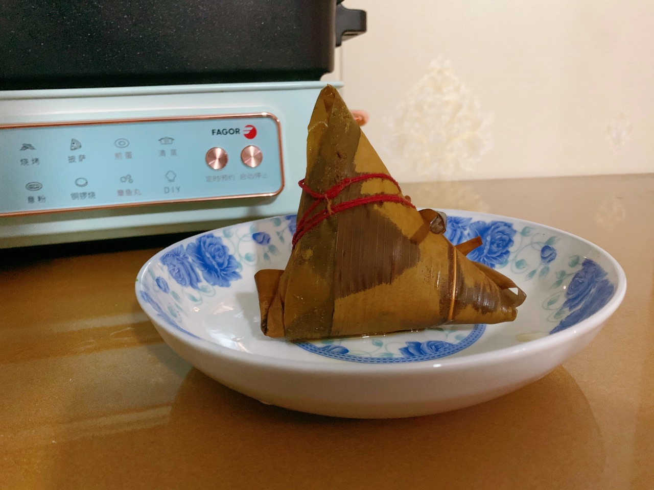 自制板栗猪肉粽子，好吃到舔手指