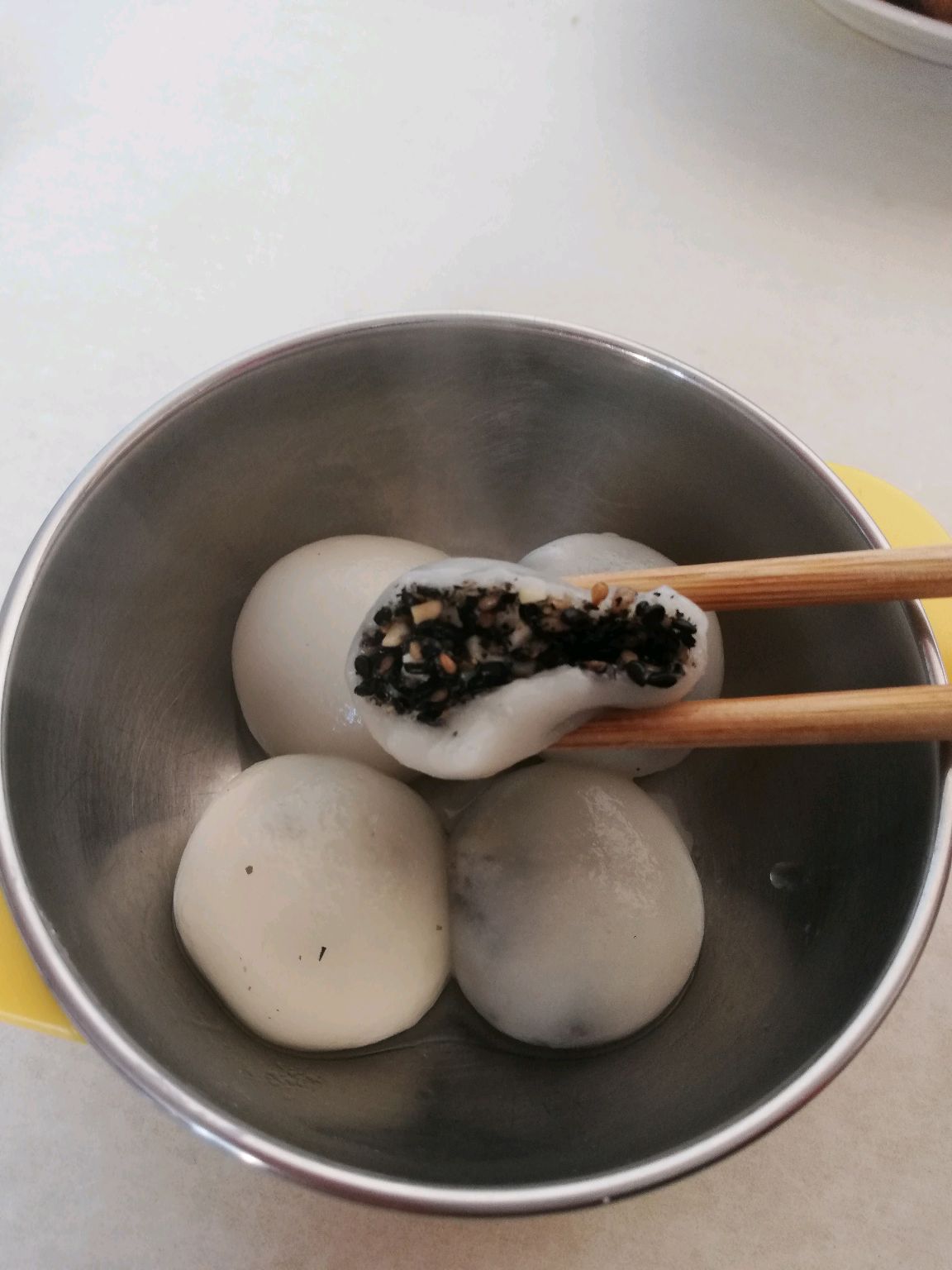 自制黑芝麻花生汤圆