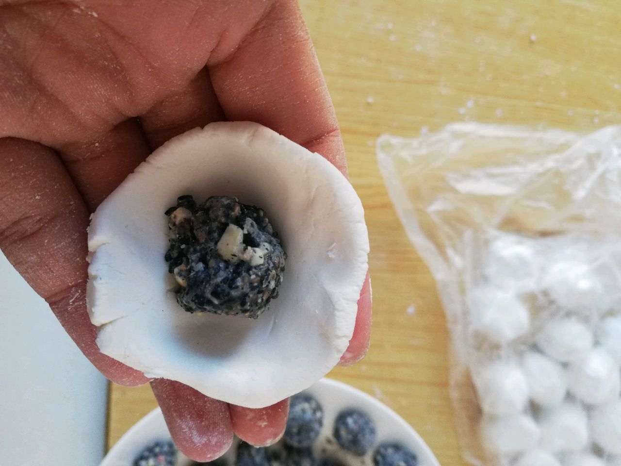自制黑芝麻花生汤圆