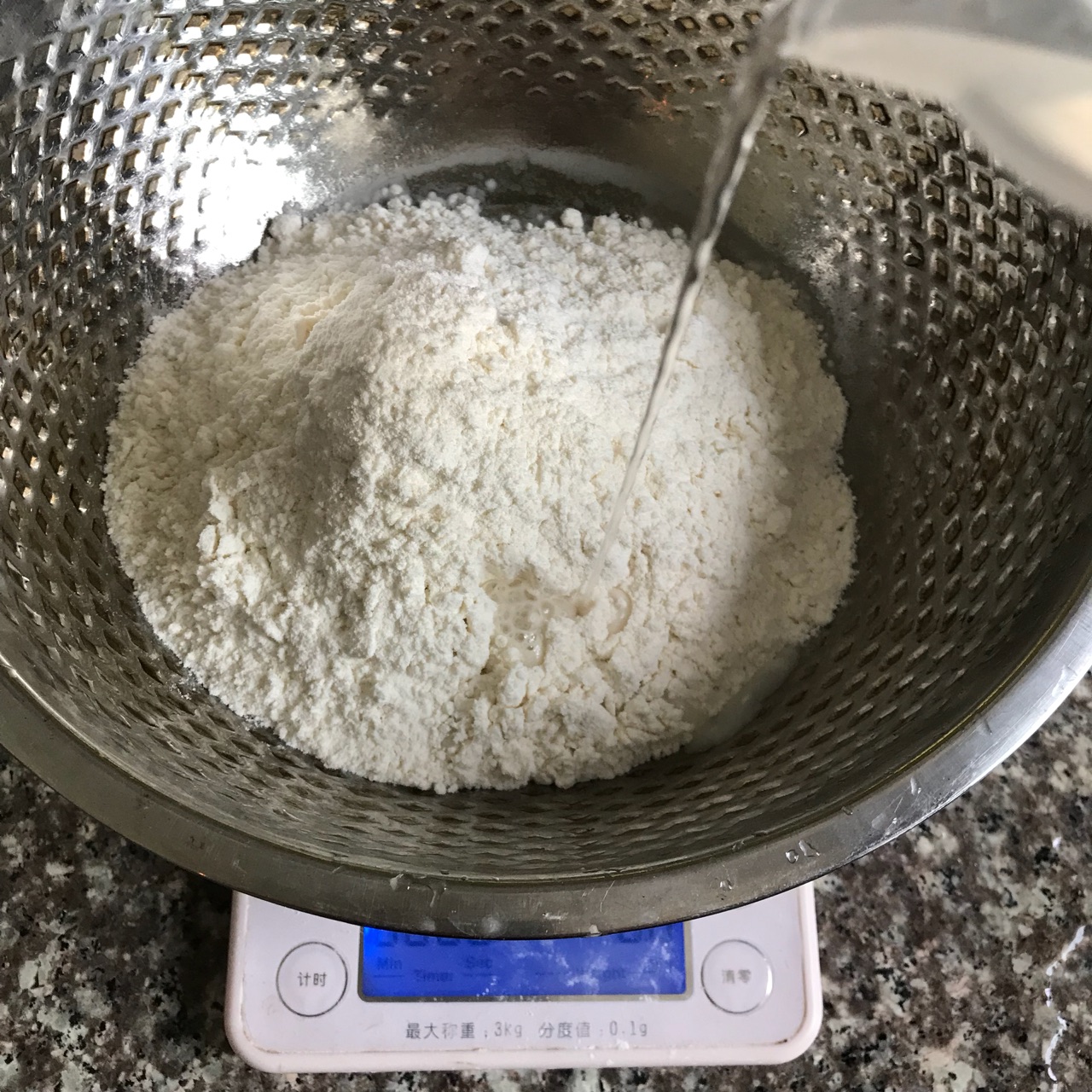自制皮薄馅大的糯米烧卖