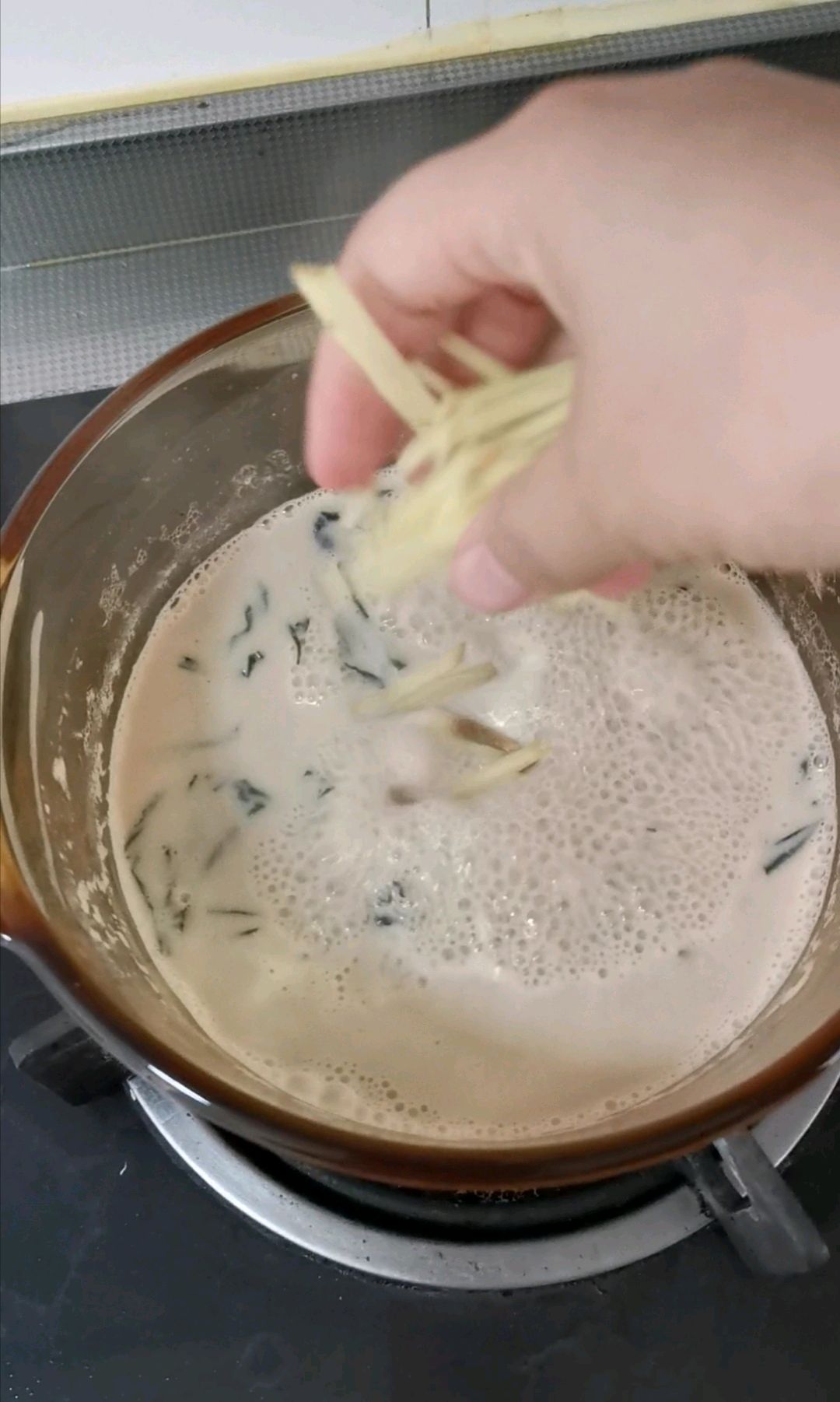 自制秋天的姜汁奶茶