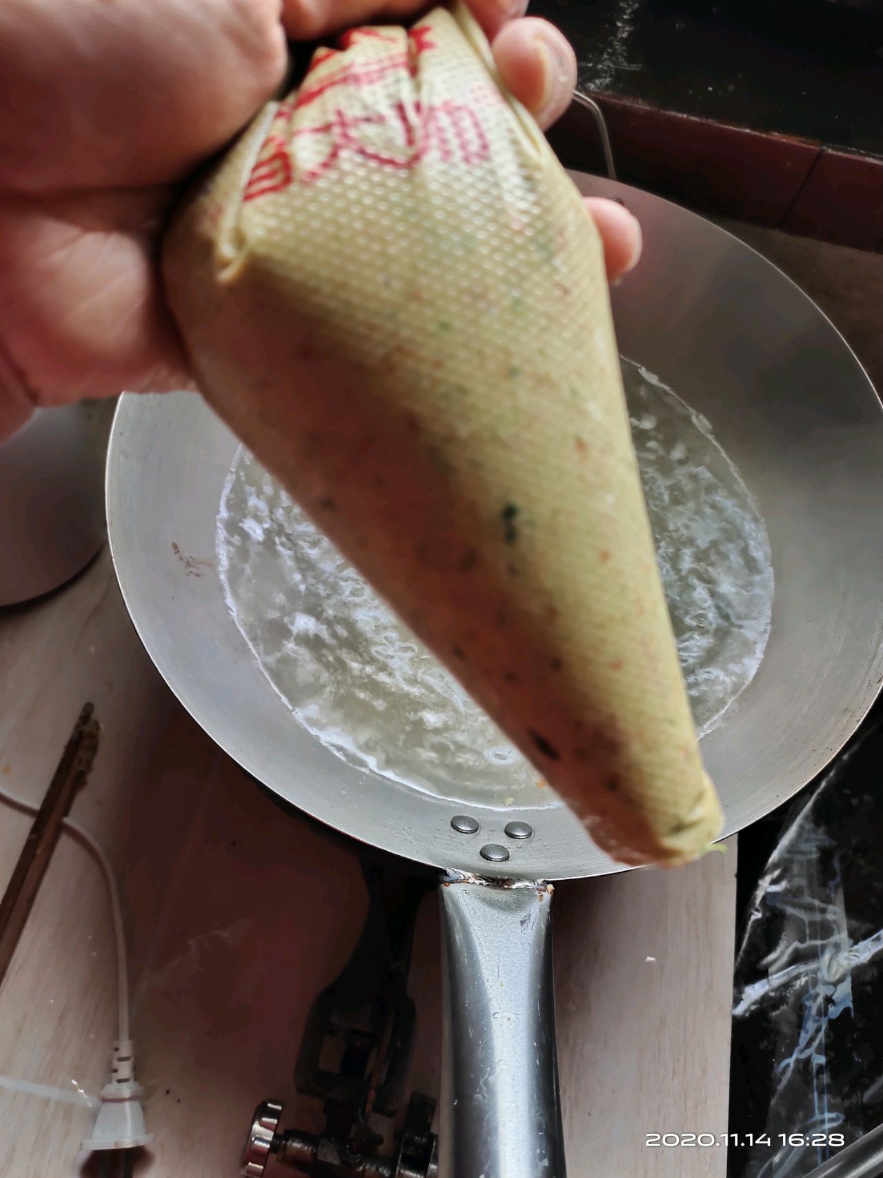自制水煮鸡肉丸子