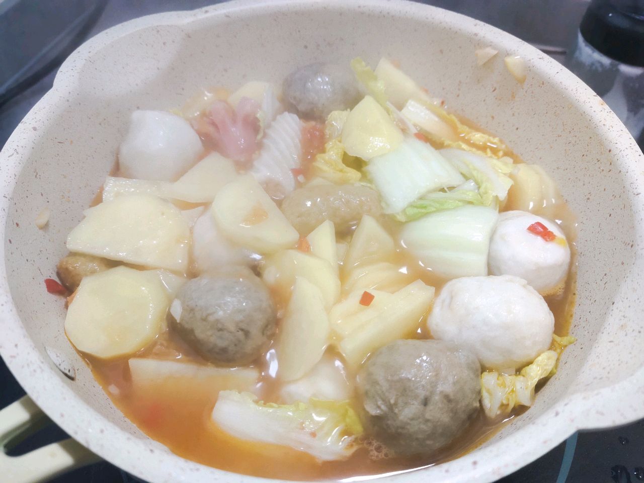自制甜辣酱烧火锅丸子