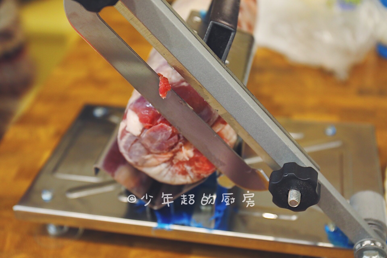 自制羊肉卷涮火锅