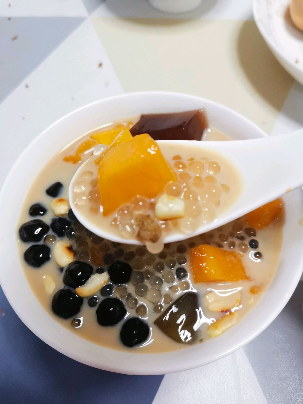 自制珍珠凉粉奶茶