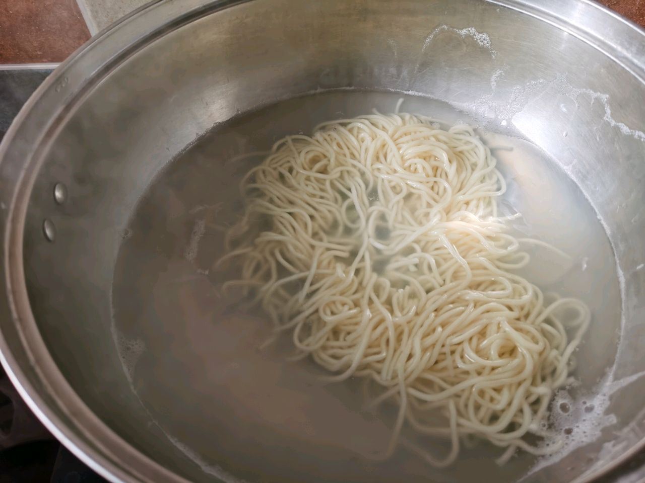 最便宜的海鲜菠菜面，鲜掉眉毛