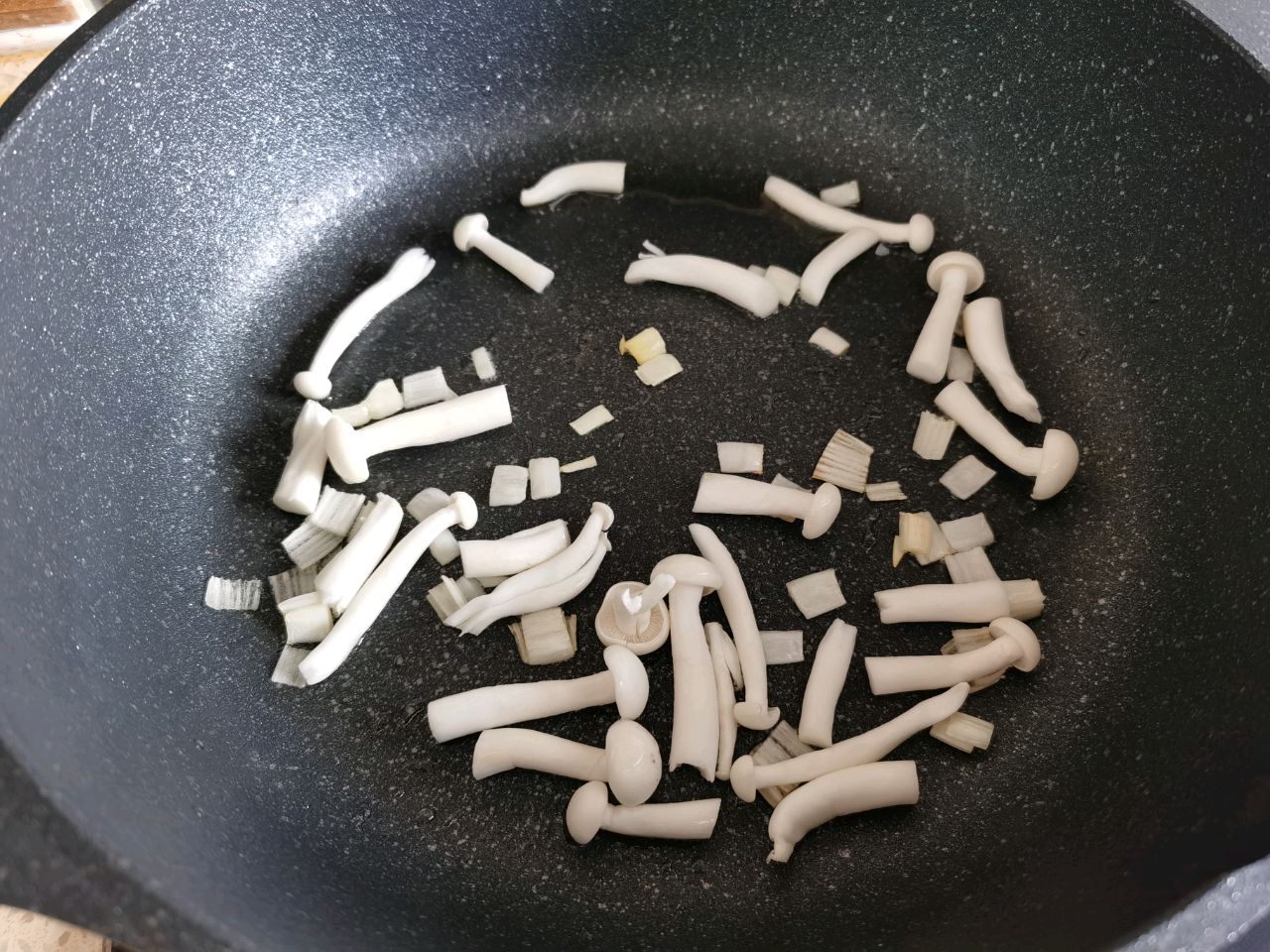 最便宜的海鲜菠菜面，鲜掉眉毛