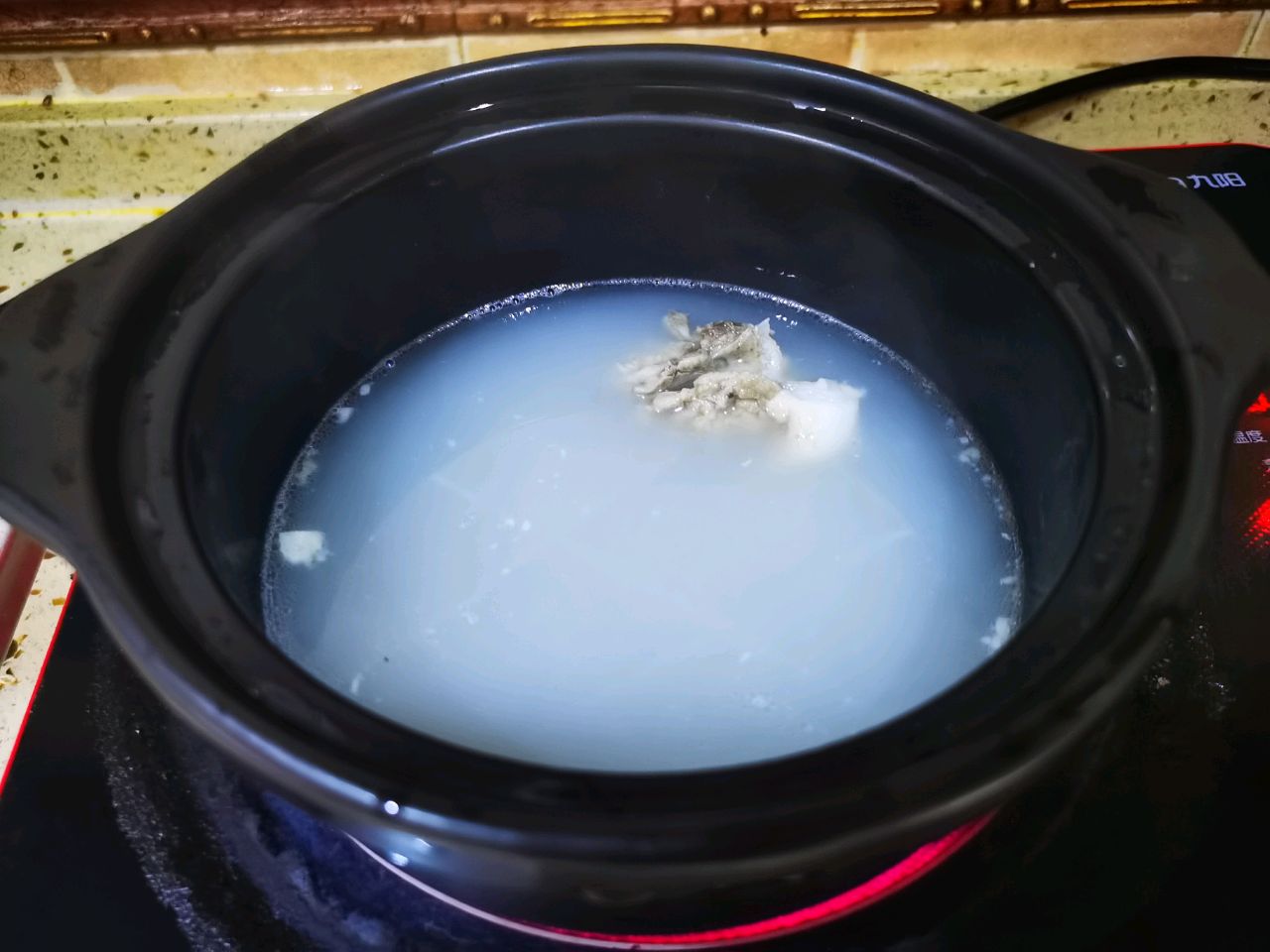 最适合天冷吃的肥肠砂锅米线