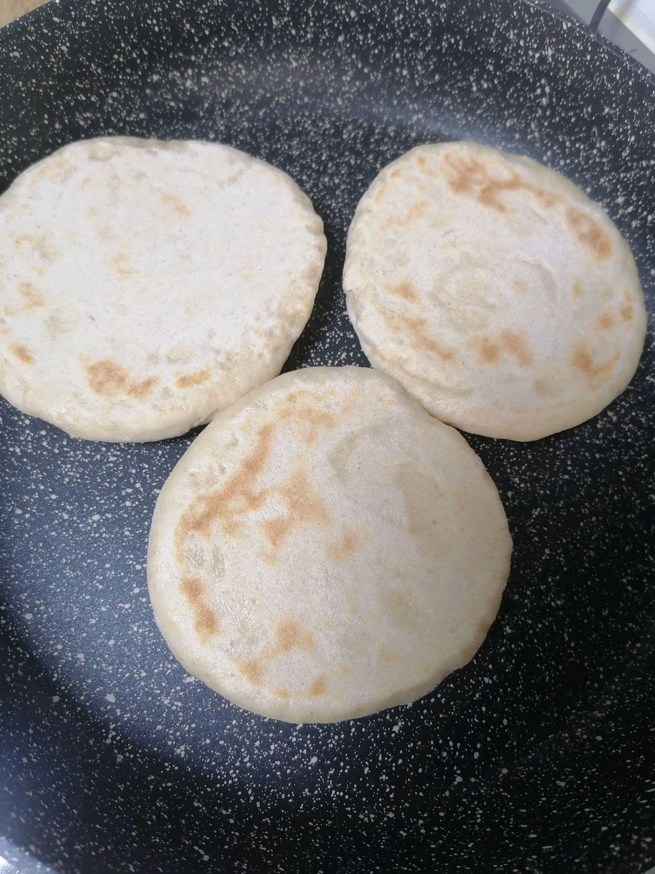 做个馍夹肉吃