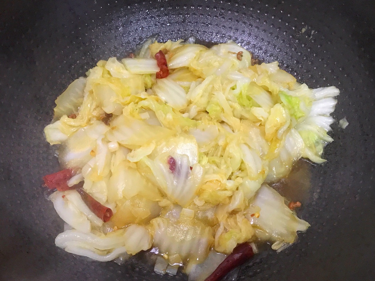 做酸辣白菜，放白醋和陈醋都不对，大厨教你正确做法，长见识